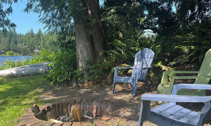 Ames Lake House | Tranquil Waterfront Retreat with Pool and Spa Amenities