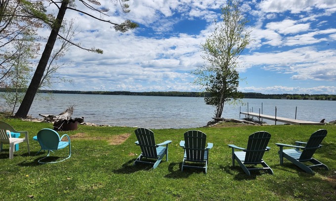Williamsburg House | Pet-Friendly Waterfront Retreat on Elk Lake with Dock