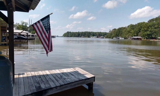 Warwick House | Idyllic Waterfront Retreat on Lake Blackshear with Dock
