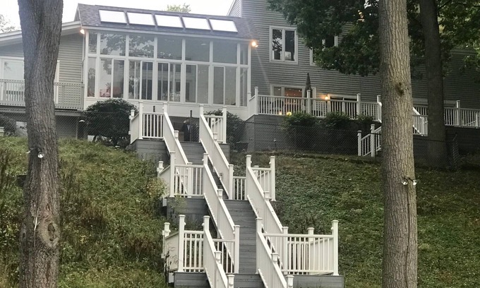 South Bend House | Waterfront Retreat with Kitchen & 10 HD Smart TVs