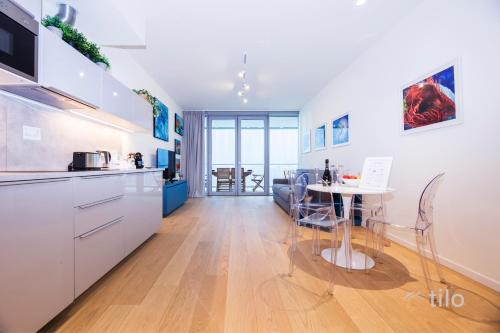 Genoa Apartment | Waterfront Luxury, 1BR, FREE Parking, AC, NETFLIX & WIFI By Tilo Lux