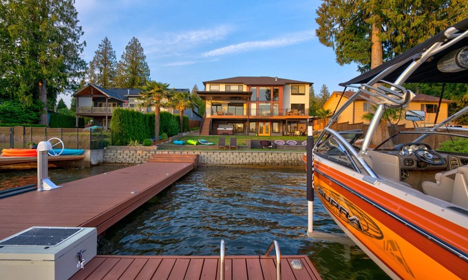 Bonney Lake Apartment | Elegant Lake Tapps Retreat with Private Deck & Ocean View