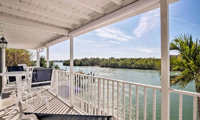 Marco Island Condo | Waterfront Marco Island Retreat with Pool & Ocean Views