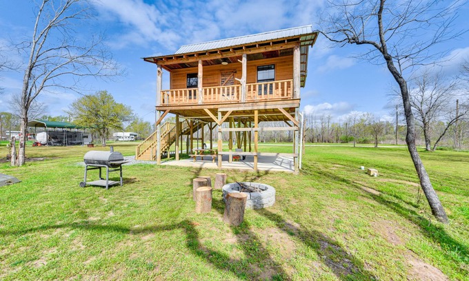 Marksville Apartment | Scenic Marksville Studio with Dock and Family-Friendly Amenities