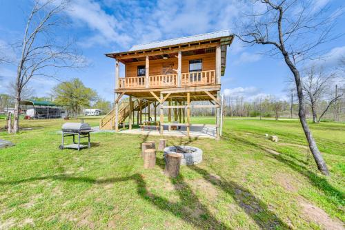 Marksville Apartment | Waterfront Studio in Marksville with Dock Access & Spa