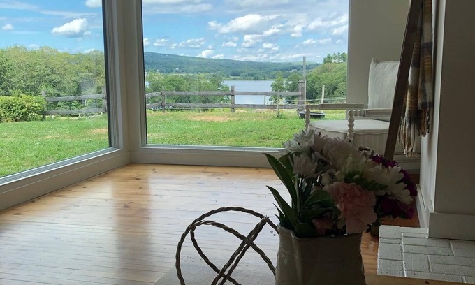 Union Other | Waterfront Modern Farmhouse: Guest Rated 10/10 with Pool & Spa