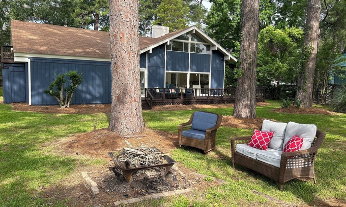 Flowood House | Modern 4BR Lake House with Dock & Fishing Pier Awaits You