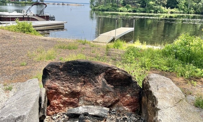 Sebago House | WATERFRONT NEWER HOME WITH A DOCK. 4 BEDROOM 2 BATH.