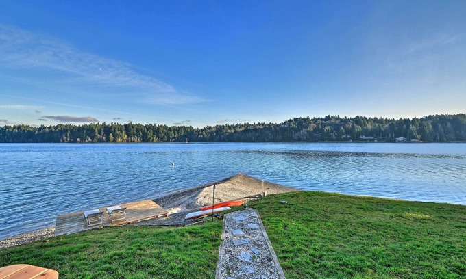 Olympia Cabin | Experience Waterfront Olympia Home with Private Beach & Kayaks