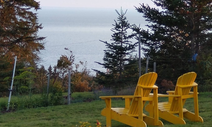 Bay View House | Scenic Waterfront Escape on Bay of Fundy with Pet-Friendly Perks