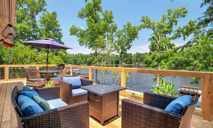 Telogia House | Waterfront Retreat on Lake Talquin - Guest Rated 10/10