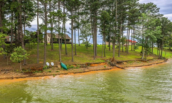 Rutledge House | Waterfront Retreat at Cherokee Lake with Hot Tub & Game Room