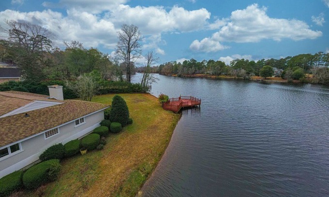 Florence House | Scenic Waterfront Retreat with Golf Course and Great Amenities