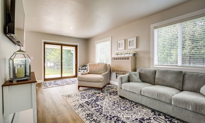 Pelican Lake Cottage | Charming Pelican Lake Cottage with Direct Lake Access