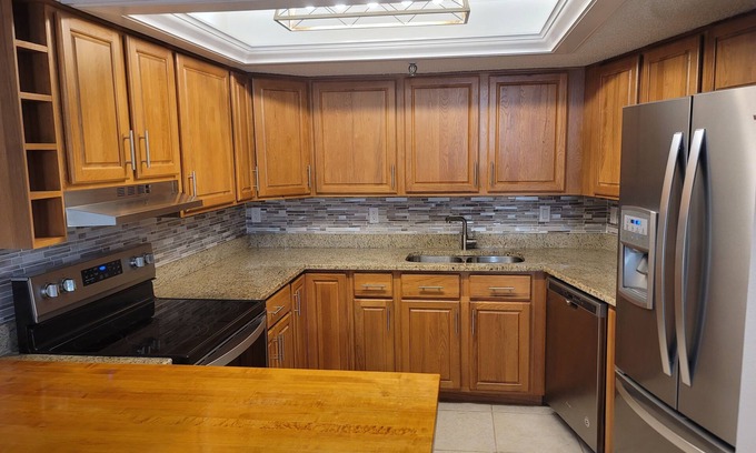 Pinellas Point Condo | WATERFRONT PENTHOUSE 1BD/1BA Sunset Suite 5 MIN to DOWNTOWN LIVE MUSIC & BEACHES