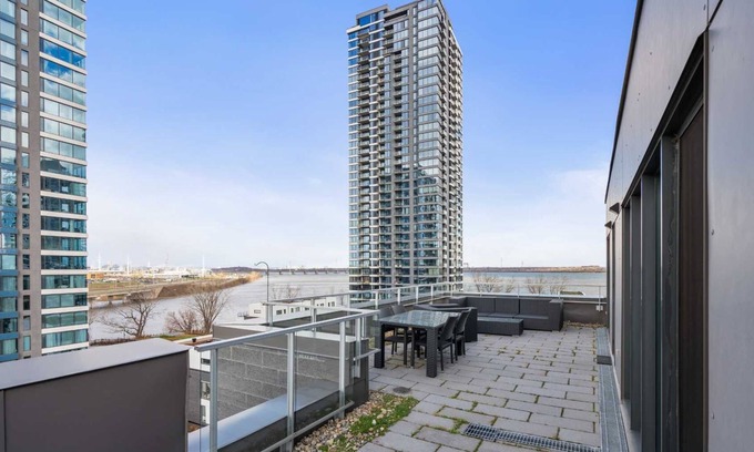 Montreal Condo | Waterfront penthouse with 1000 square feet patio