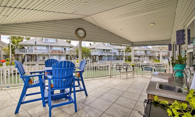 Port Isabel House | Pet-Friendly Port Isabel Getaway with Scenic Water Views
