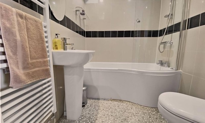 Gosport Apartment | Incredible Waterfront Quay Apartment with Breakfast Included