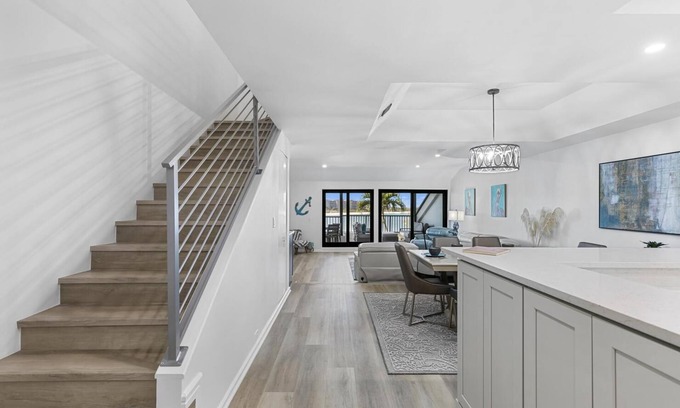 Marco Island Condo | Relaxing Oceanfront Getaway with Pool and Spa Amenities