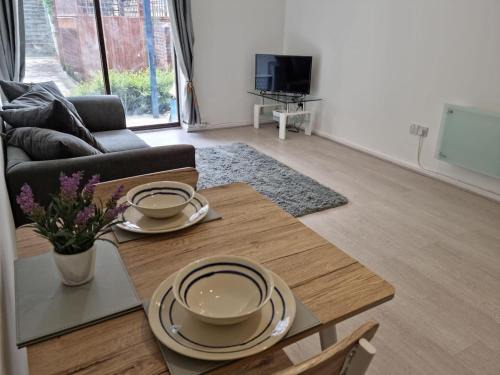 Burnham-on-Crouch Apartment | Family-Friendly Waterfront Retreat - Modern Apartment Stay