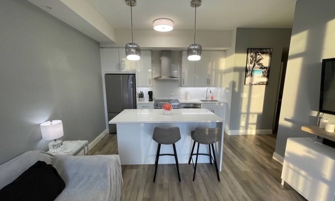 Burlington Condo | Scenic Waterfront Retreat in Burlington - Pet-Friendly Escape