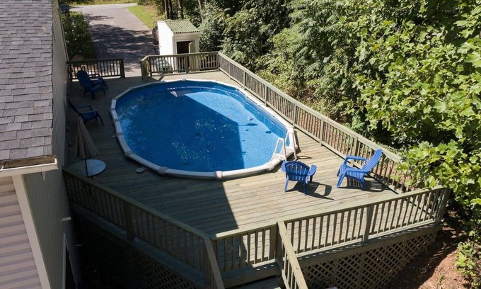 Shenandoah House | Riverside Retreat: Pool, Firepit & Theater for Unforgettable Stays