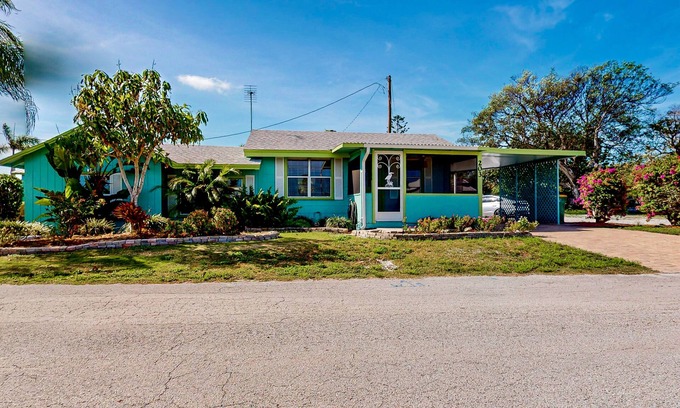 Goodland House | Idyllic Waterfront Retreat with Bay Views & Pet-Friendly Perks