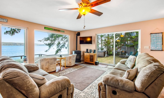 Brinnon House | Cozy Waterfront Retreat with Deck, Grill & Ocean Views