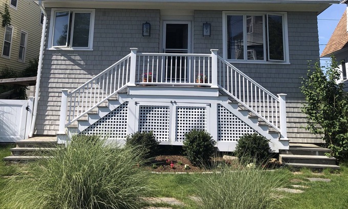 Rowayton House | Scenic Waterfront Rowayton Home with Oceanfront Pool