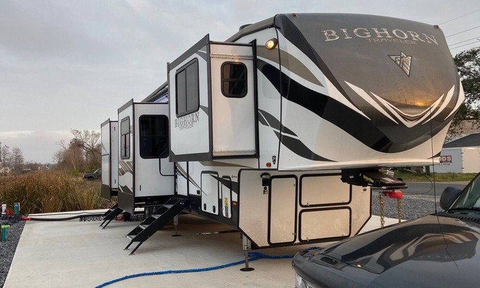 Bourg RV Rental | Scenic Waterfront RV Site with Launch Near Cocodrie