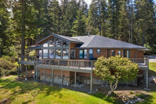 Friday Harbor House | Waterfront San Juan