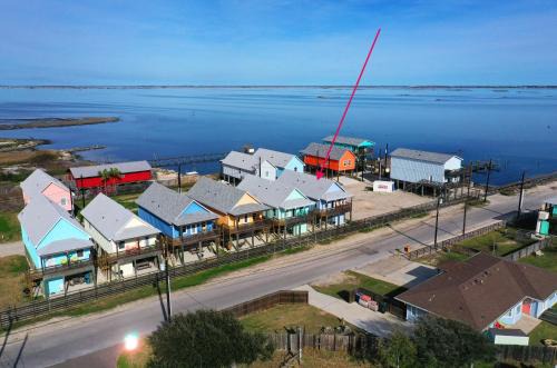 Flour Bluff House | Oscar’s Lodge by AvantStay: Steps to Water & Pet Friendly