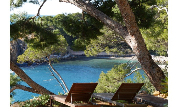 Ensues-la-Redonne Villa | Waterfront, sleeps 8, direct access to the sea in 1 min.