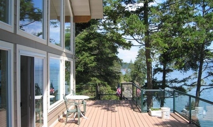 Finley Point House | Waterfront Haven: Sleeps 8 with Beach Access & Pool