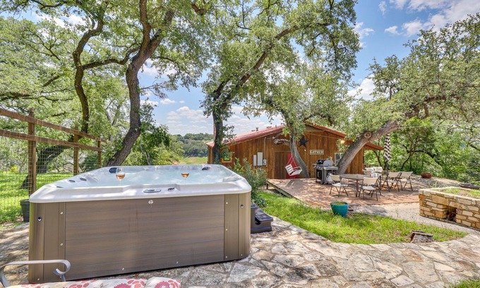 Spicewood House | Waterfront Spicewood Retreat with Hot Tub and Lake View