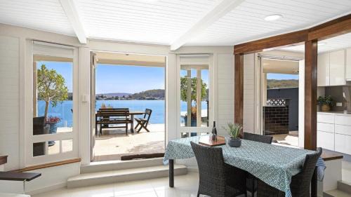 Blackwall House | Scenic Waterfront Studio with Unmatched Comfort