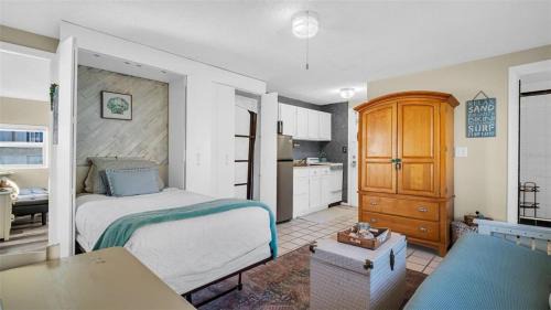 Clearwater Beach Apartment | Waterfront Suite Heated Pool 2 mins 2 beach