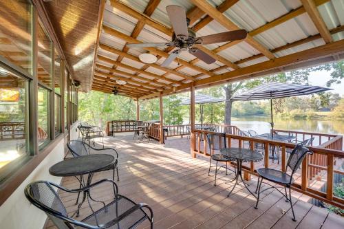 Texarkana House | Waterfront Texarkana Cabin Tranquil Acreage