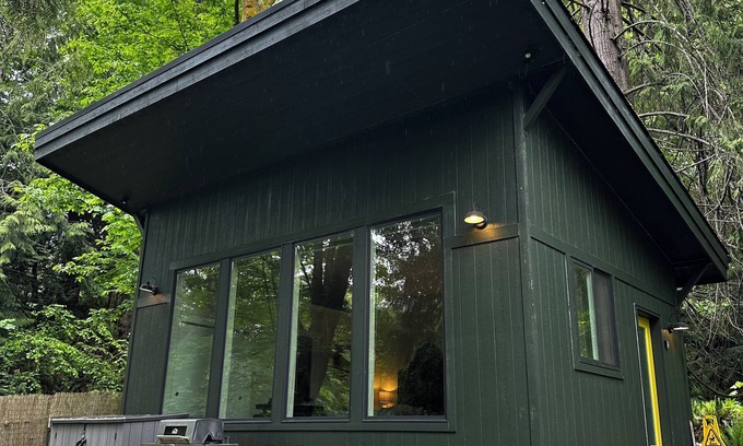 Port Angeles East Apartment | Pet-Friendly Waterfront Tiny Home by Olympic National Park
