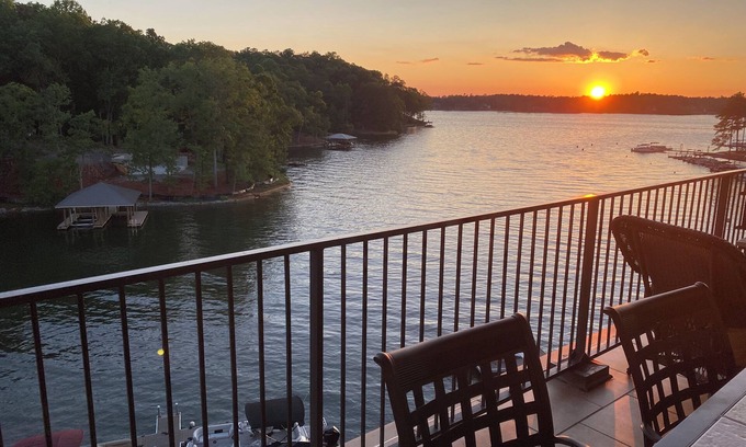 Dadeville Condo | Waterfront Top Corner Unit with Pool & Sunset Views