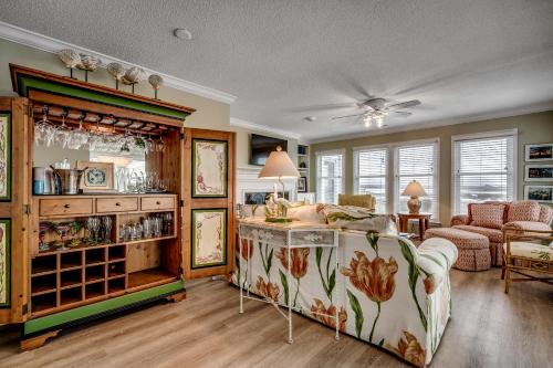 Murrells Inlet House | Waterfront Townhouse, Pool, St Park Beach Pass
