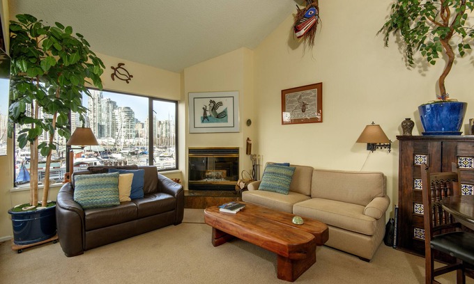 Fairview House | Waterfront Two-Story Townhouse with Spectacular Views