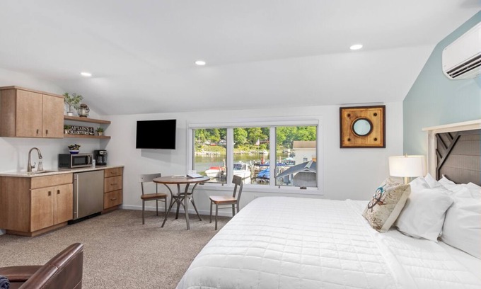 Saugatuck Apartment | Riverfront Retreat: Star Studio at Paddlewheel Properties