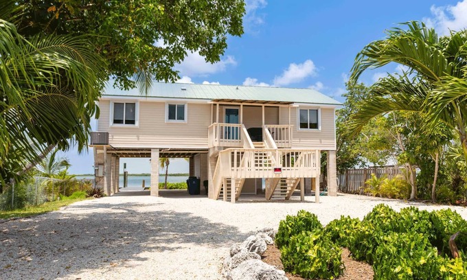Sugarloaf Key House | Inviting Waterfront Escape for Families and Adventure Seekers