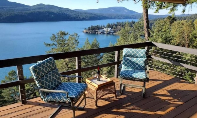 Rosario House | Waterfront View Rosario Sleeps 10-