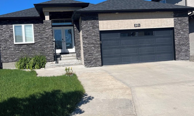 Winnipeg House | Waterfront views and tranquil neighborhood