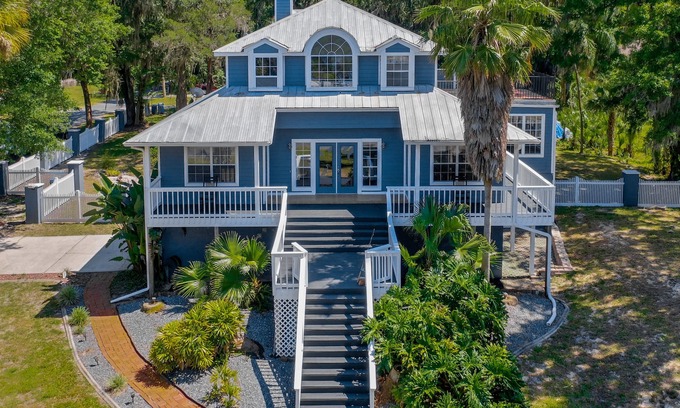 Crystal River House | Experience Waterfront Access and Unmatched Views at Kings Bay