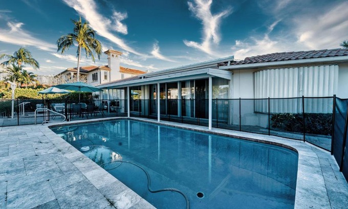 Bermuda Riviera House | Cozy Waterfront Villa with Heated Pool & Spa Near Beach