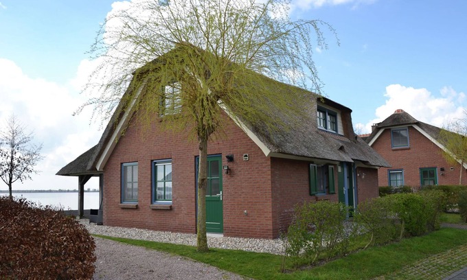 Wanneperveen Villa | Inviting Thatched Villa with 2 Baths Near Giethoorn