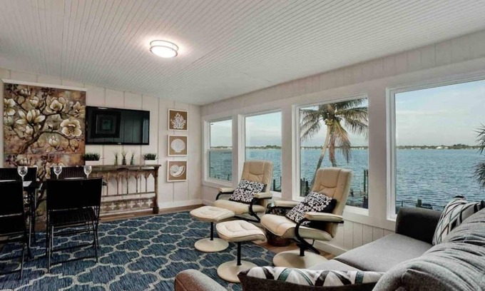 Englewood Villa | Oceanfront Villa Seaglass: Guest Rated 10/10 with Pool
